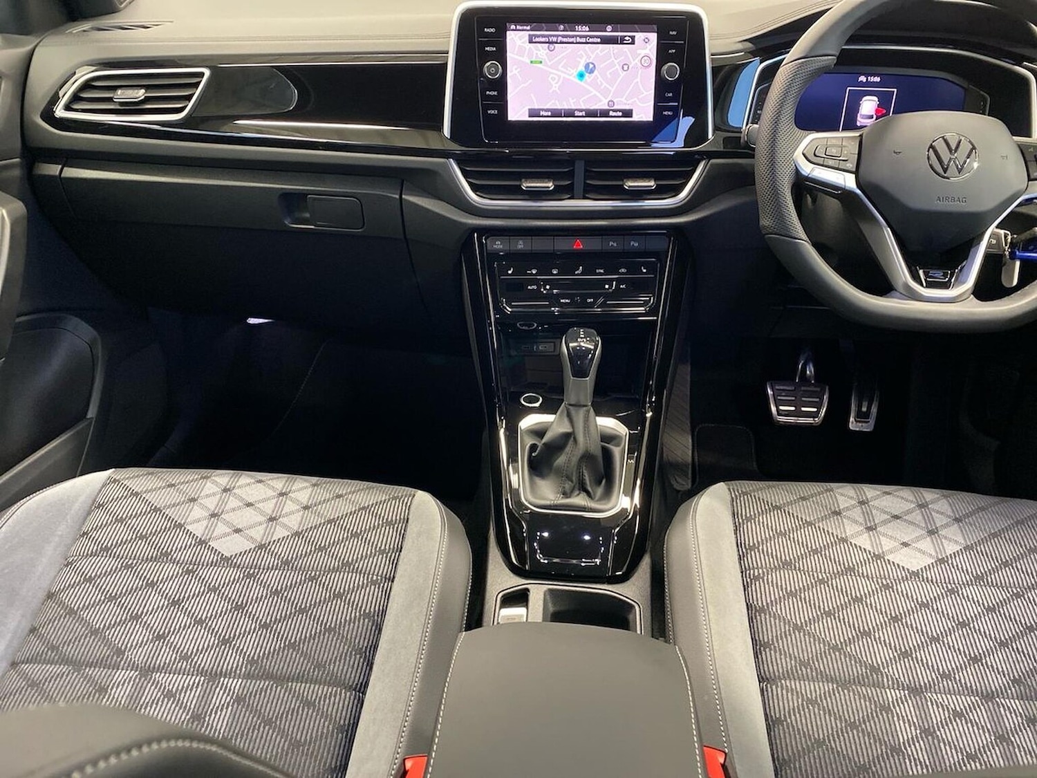 Used Volkswagen T-Roc 2025 for sale - 76725903: Photo 12