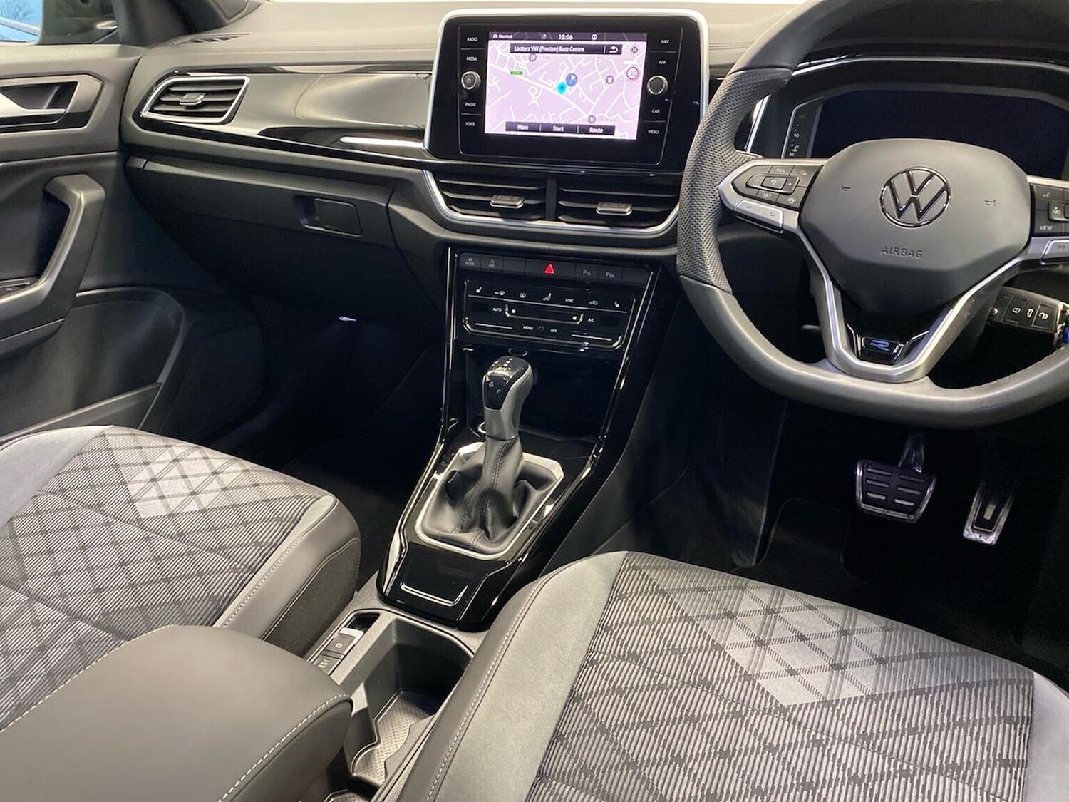 Used Volkswagen T-Roc 2025 for sale - 76725903: Photo 13