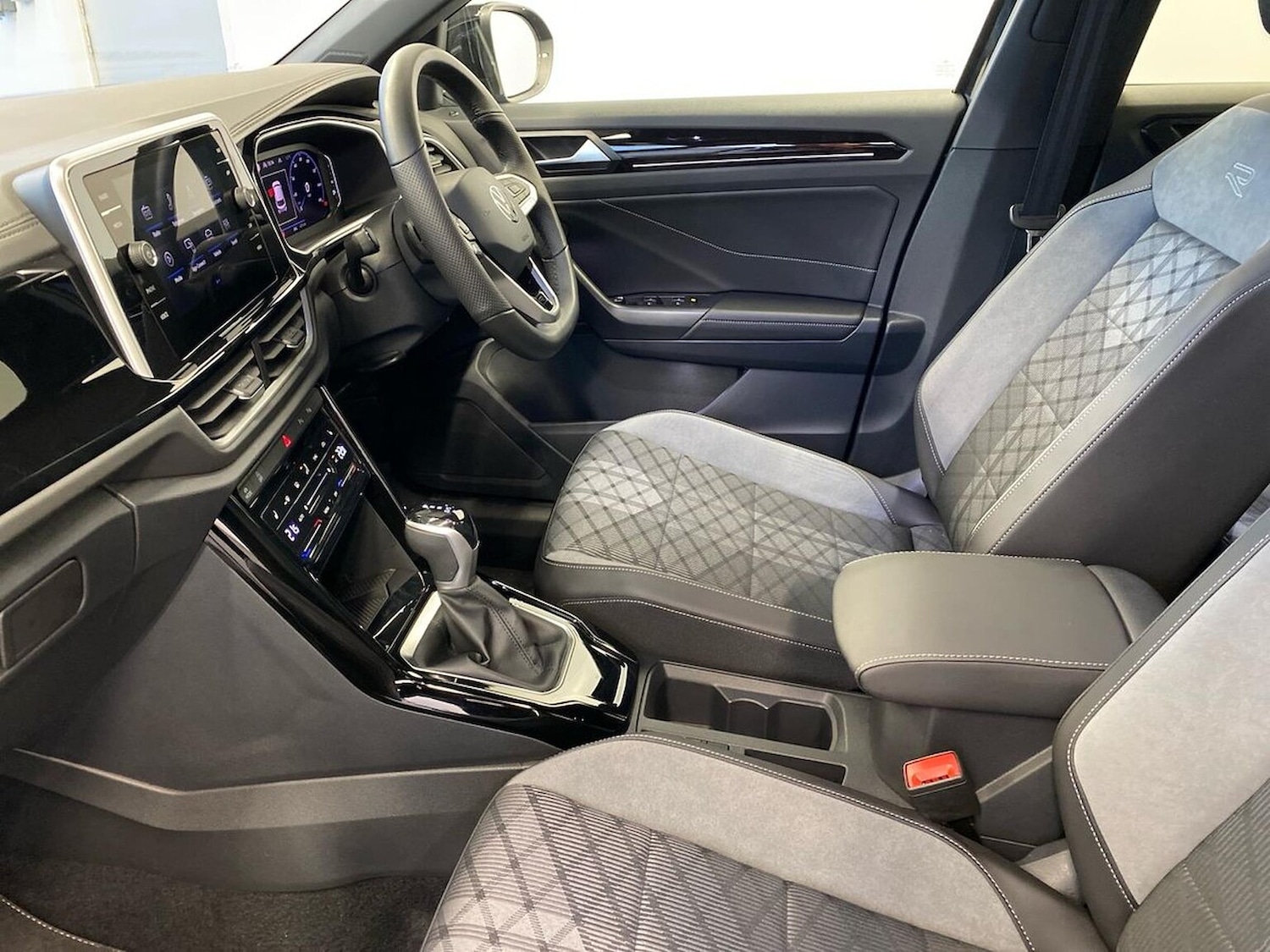 Used Volkswagen T-Roc 2025 for sale - 76725903: Photo 39