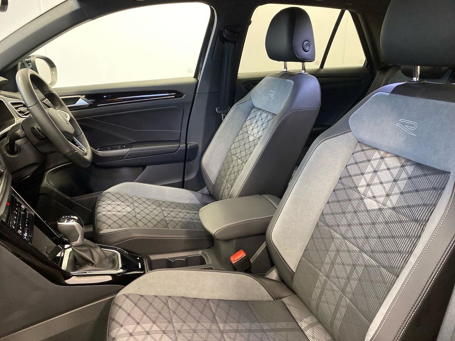 Used Volkswagen T-Roc 2025 for sale - 76725903: Photo 40