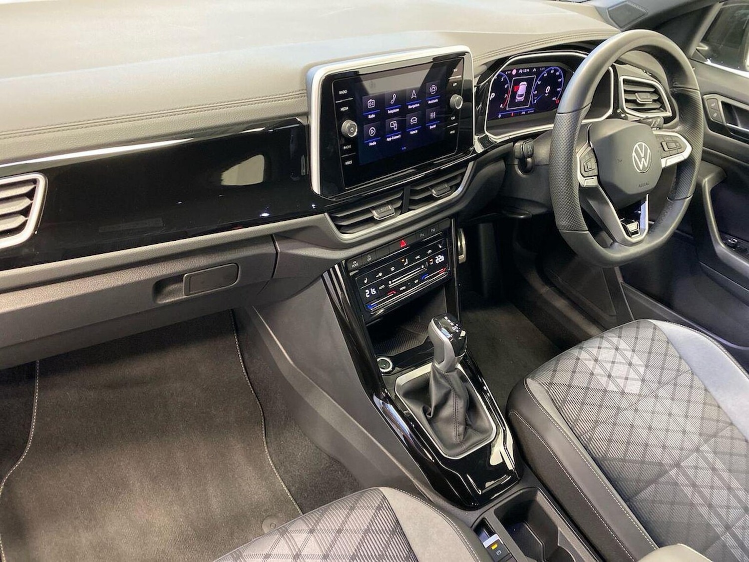 Used Volkswagen T-Roc 2025 for sale - 76725903: Photo 7