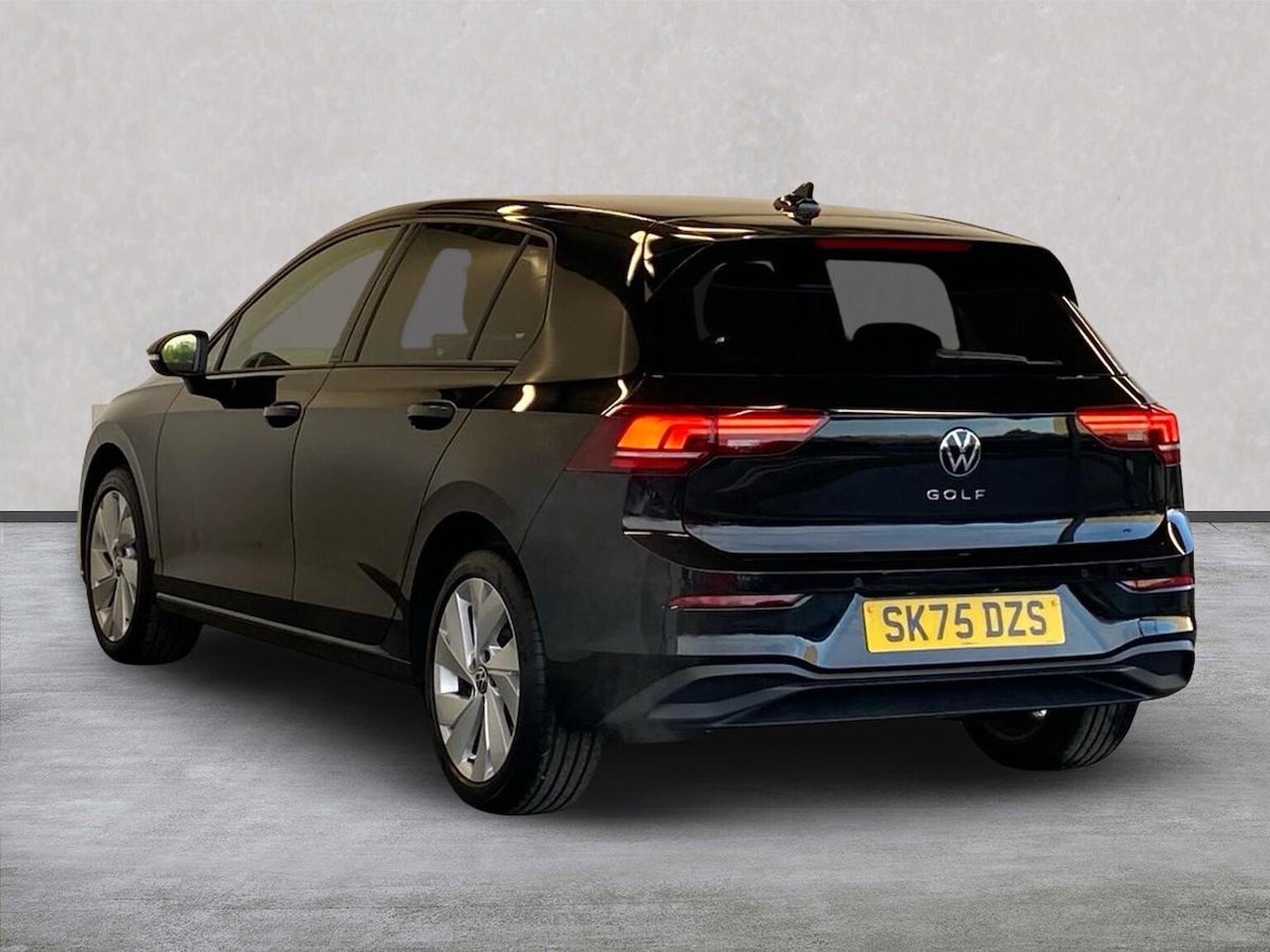 Used Volkswagen Golf 2025 for sale - 76905079: Photo 2