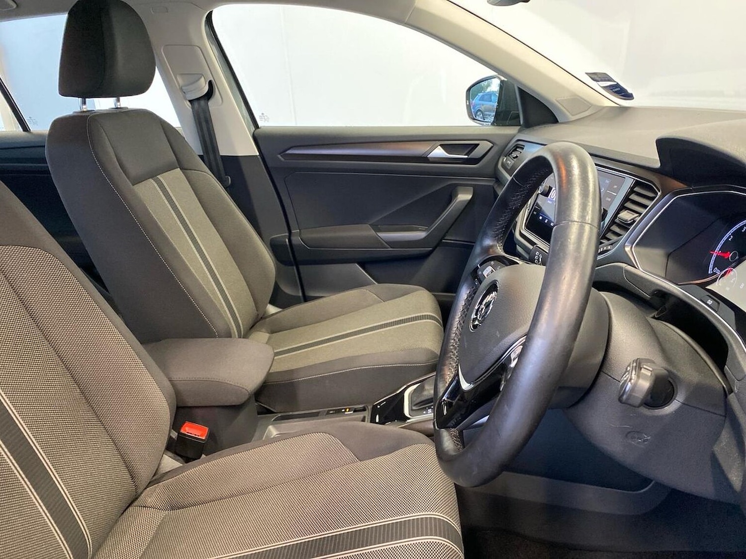 Used Volkswagen T-Roc 2020 for sale - 76725907: Photo 32