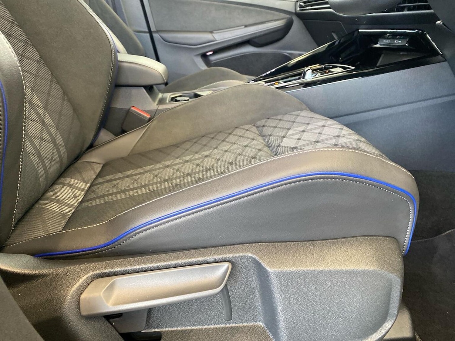 Used Volkswagen Golf 2025 for sale - 78176526: Photo 30