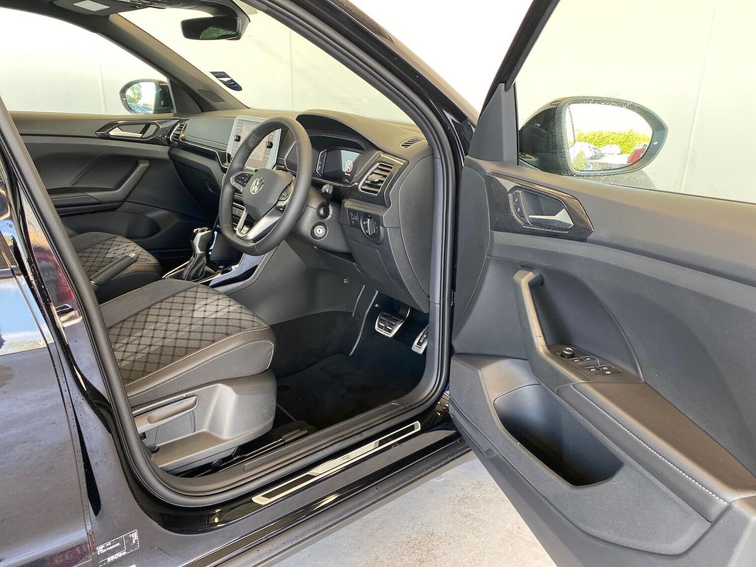 Used Volkswagen T-Cross 2025 for sale - 76860027: Photo 21