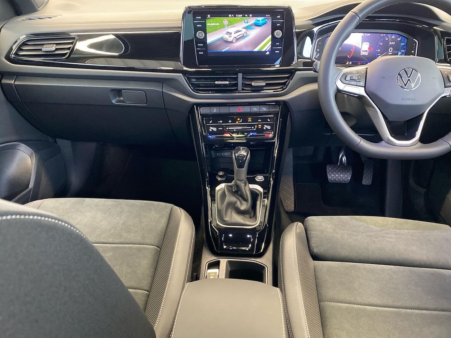 Used Volkswagen T-Roc 2026 for sale - 77901680: Photo 12