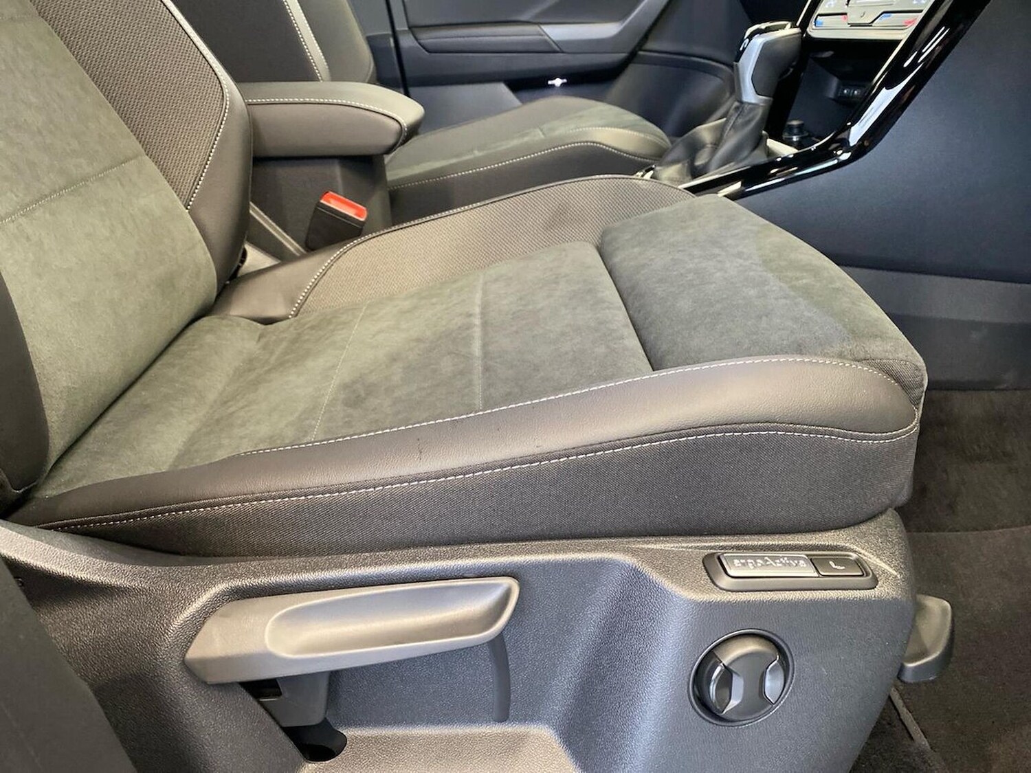 Used Volkswagen T-Roc 2026 for sale - 77901680: Photo 30