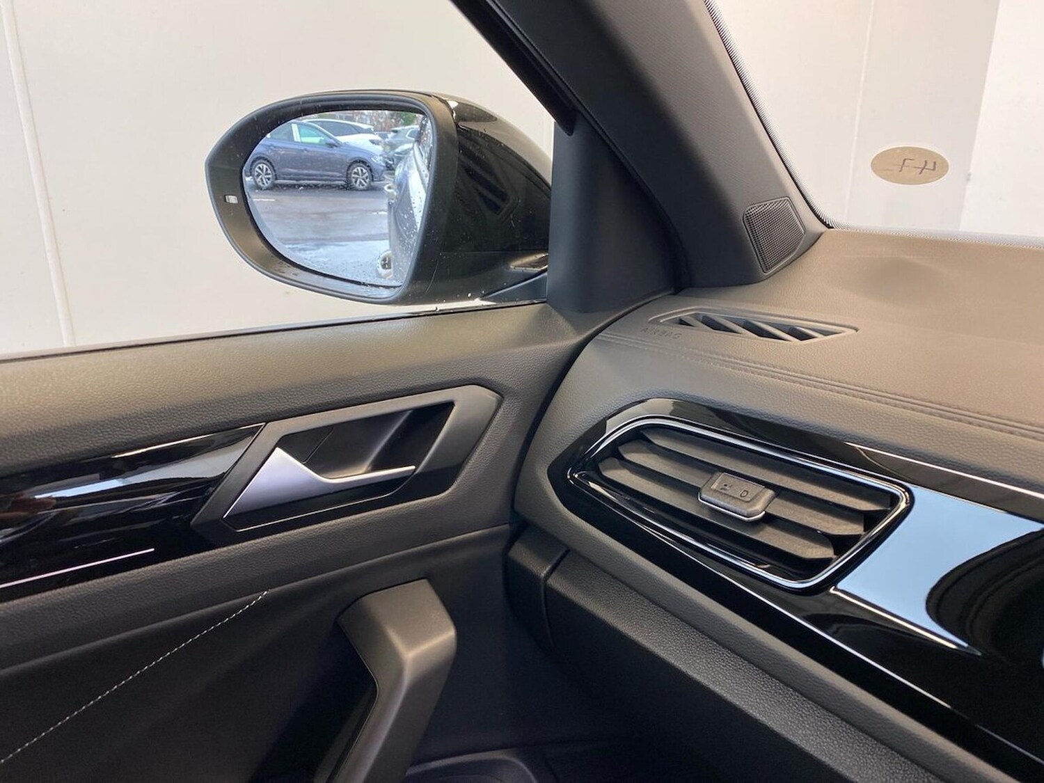 Used Volkswagen T-Roc 2026 for sale - 77901680: Photo 31