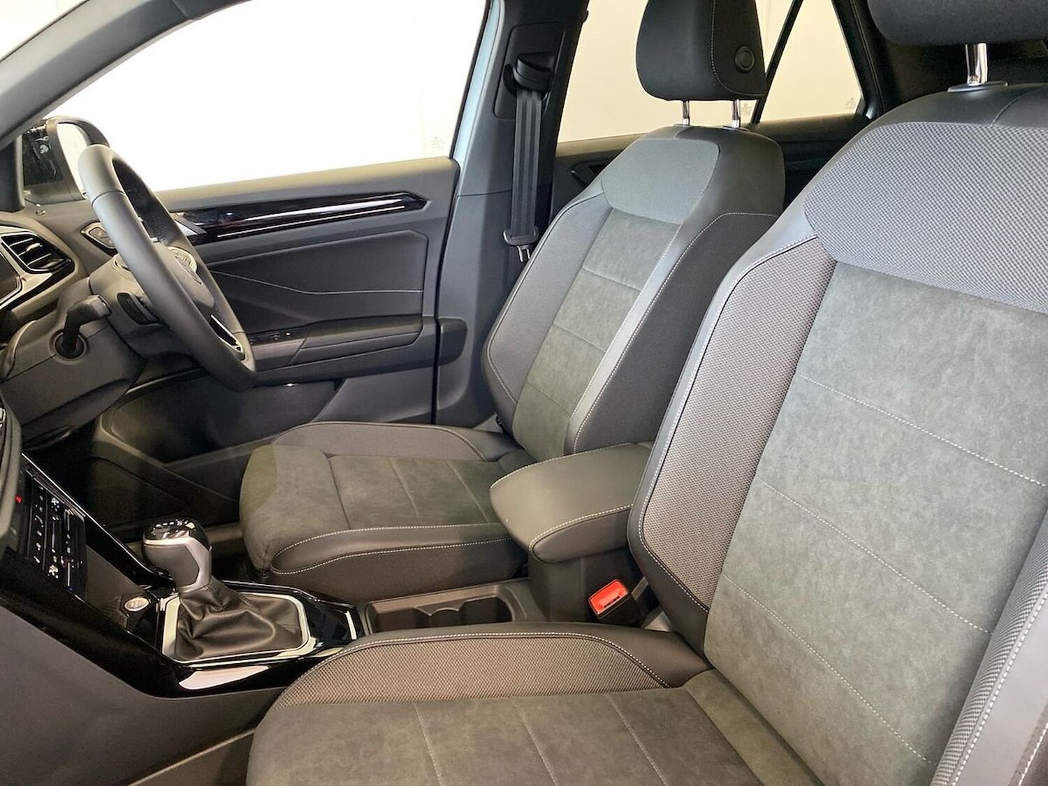 Used Volkswagen T-Roc 2026 for sale - 77901680: Photo 39