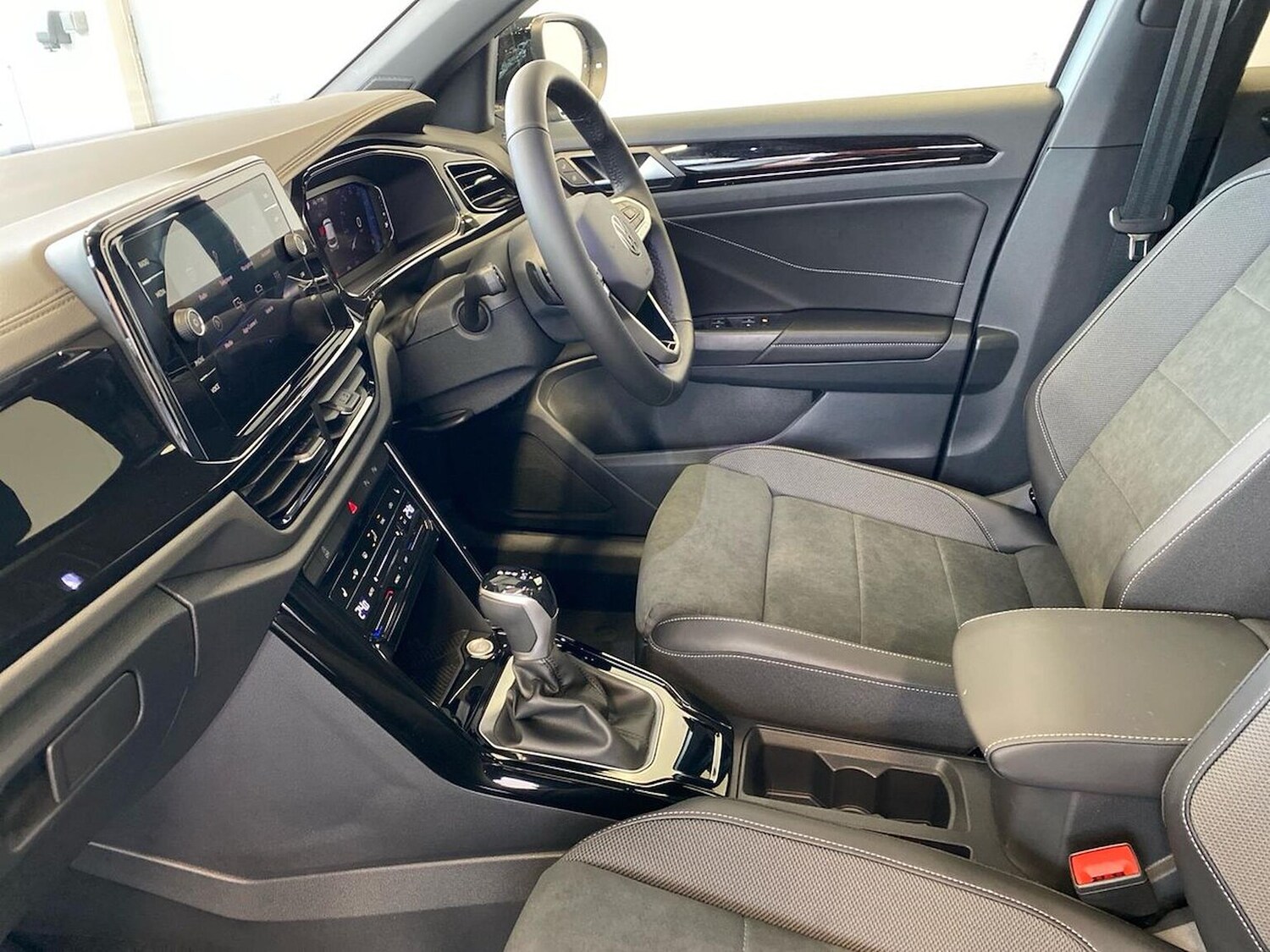 Used Volkswagen T-Roc 2026 for sale - 77901680: Photo 40