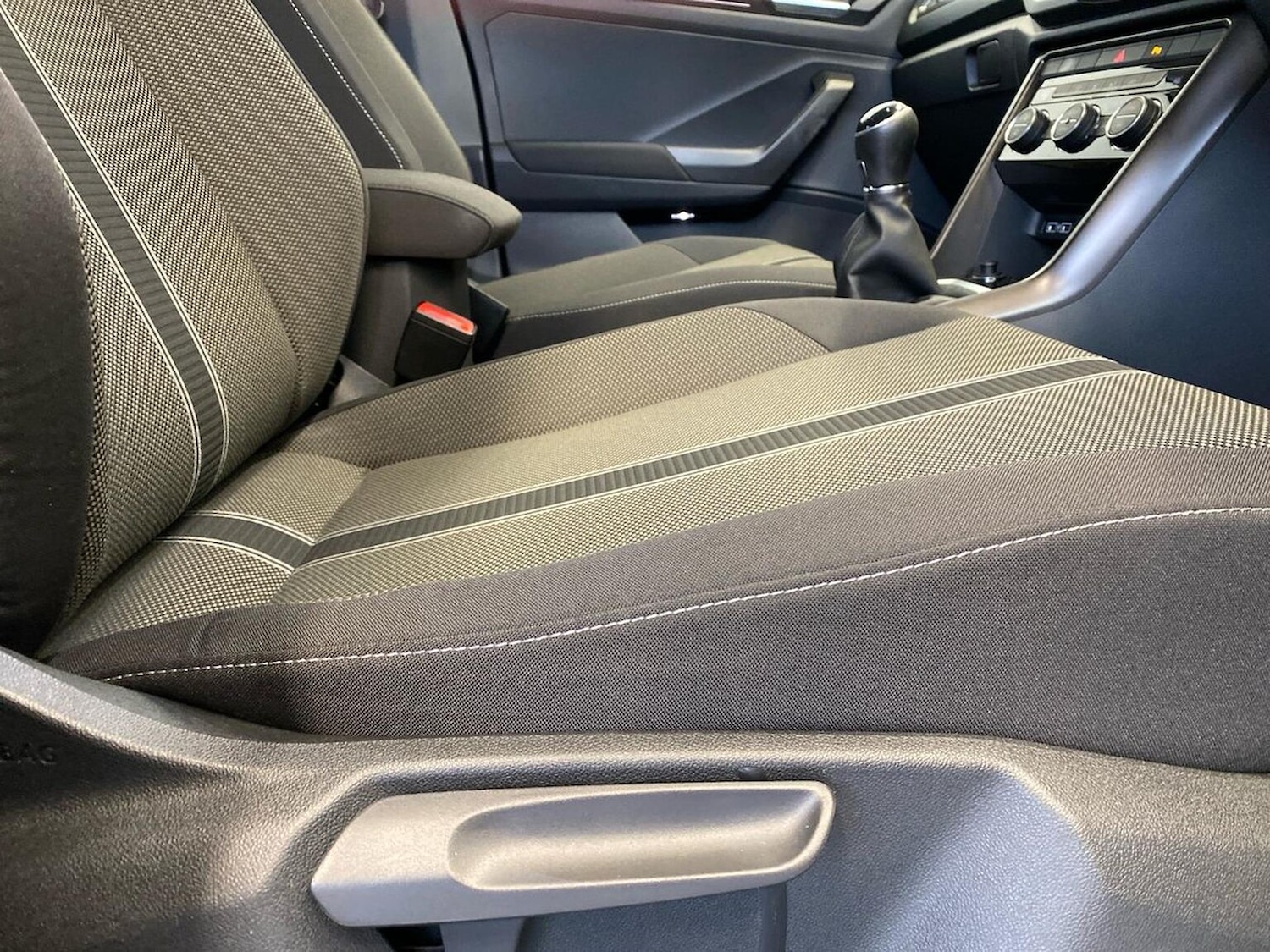 Used Volkswagen T-Roc 2018 for sale - 77077293: Photo 32