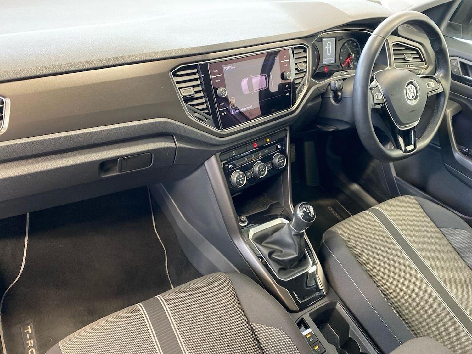 Used Volkswagen T-Roc 2018 for sale - 77077293: Photo 9