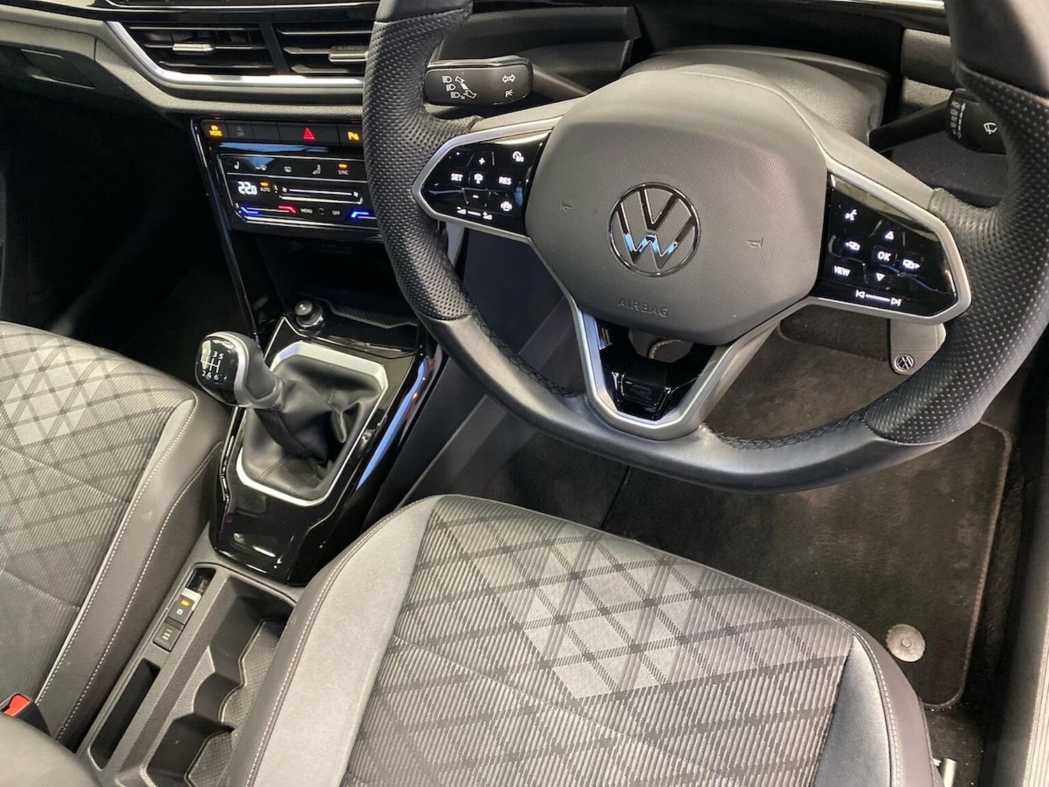 Used Volkswagen T-Roc 2022 for sale - 76906303: Photo 27