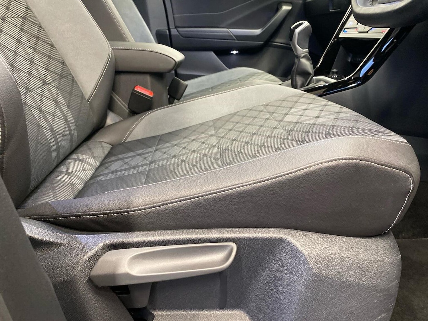 Used Volkswagen T-Roc 2022 for sale - 76906303: Photo 30