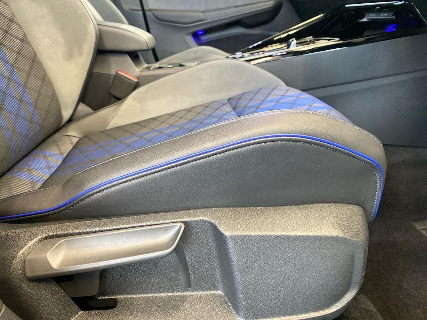 Used Volkswagen Golf 2024 for sale - 76970010: Photo 30