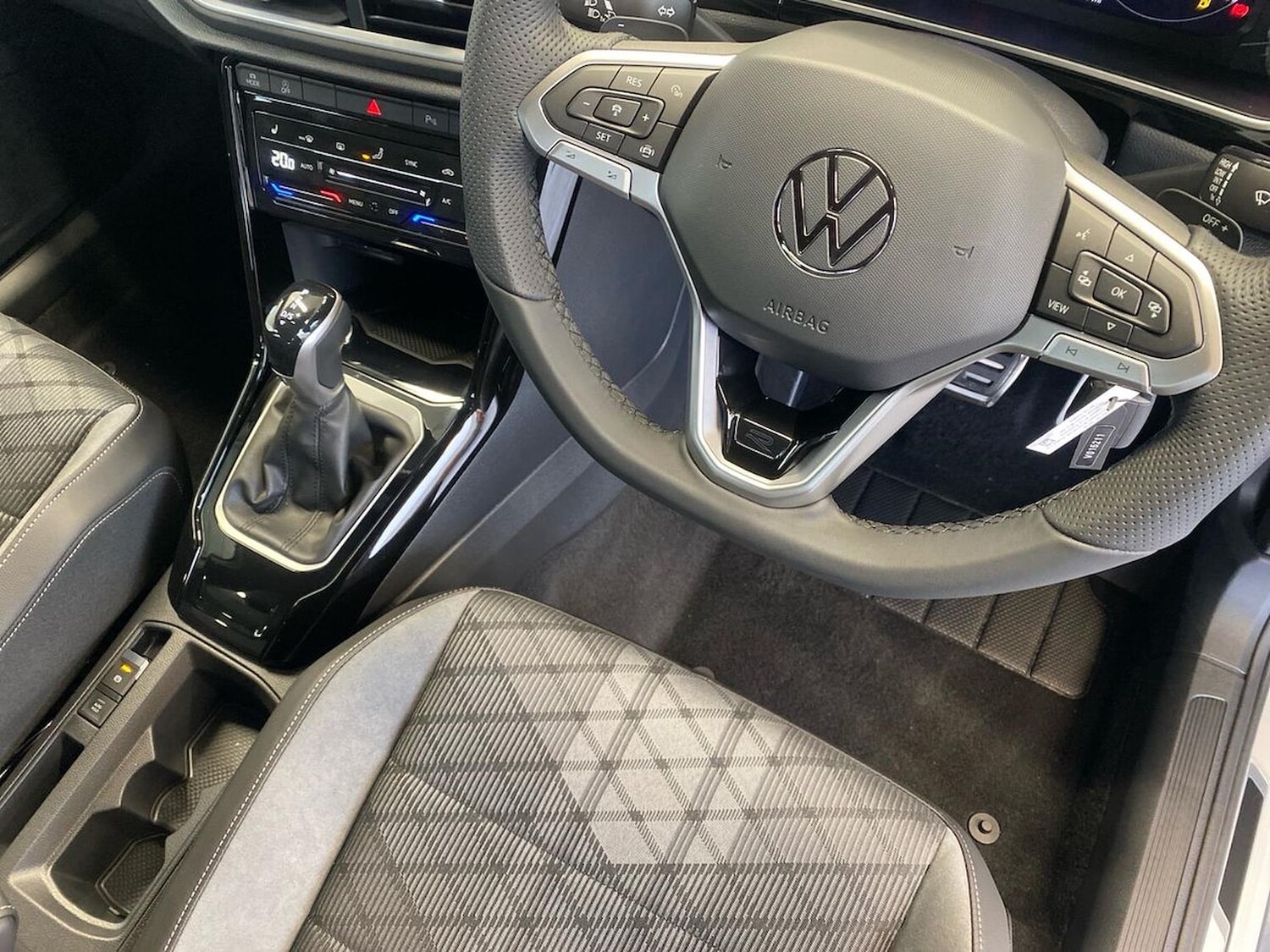 Used Volkswagen T-Roc 2025 for sale - 76316692: Photo 27