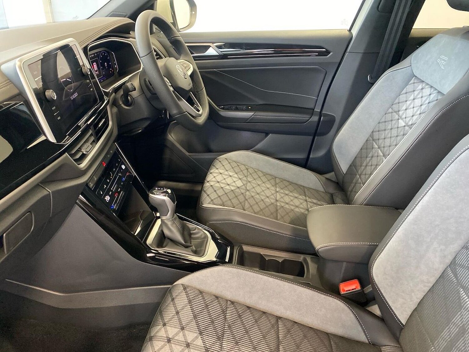 Used Volkswagen T-Roc 2025 for sale - 76316692: Photo 39