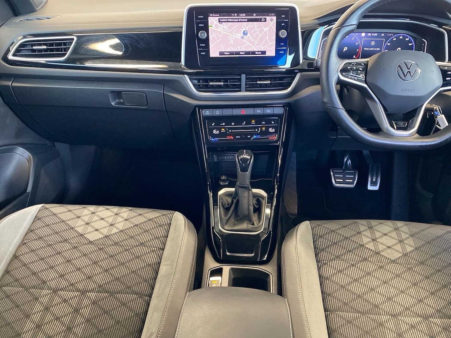 Used Volkswagen T-Roc 2022 for sale - 76396885: Photo 12