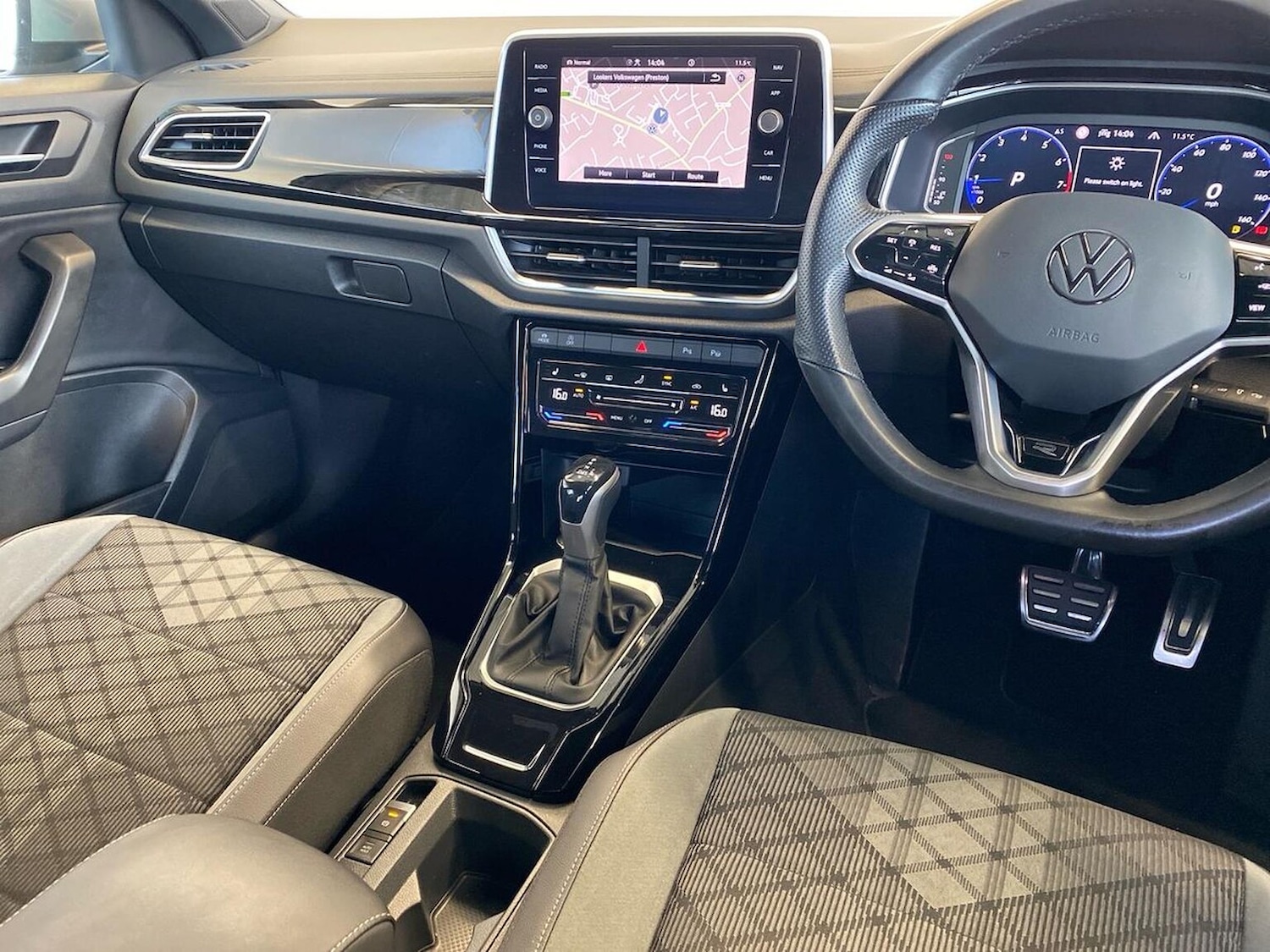 Used Volkswagen T-Roc 2022 for sale - 76396885: Photo 13