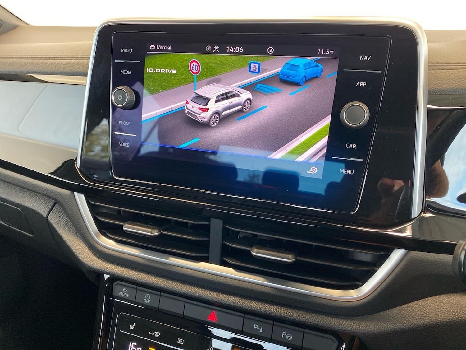 Used Volkswagen T-Roc 2022 for sale - 76396885: Photo 25