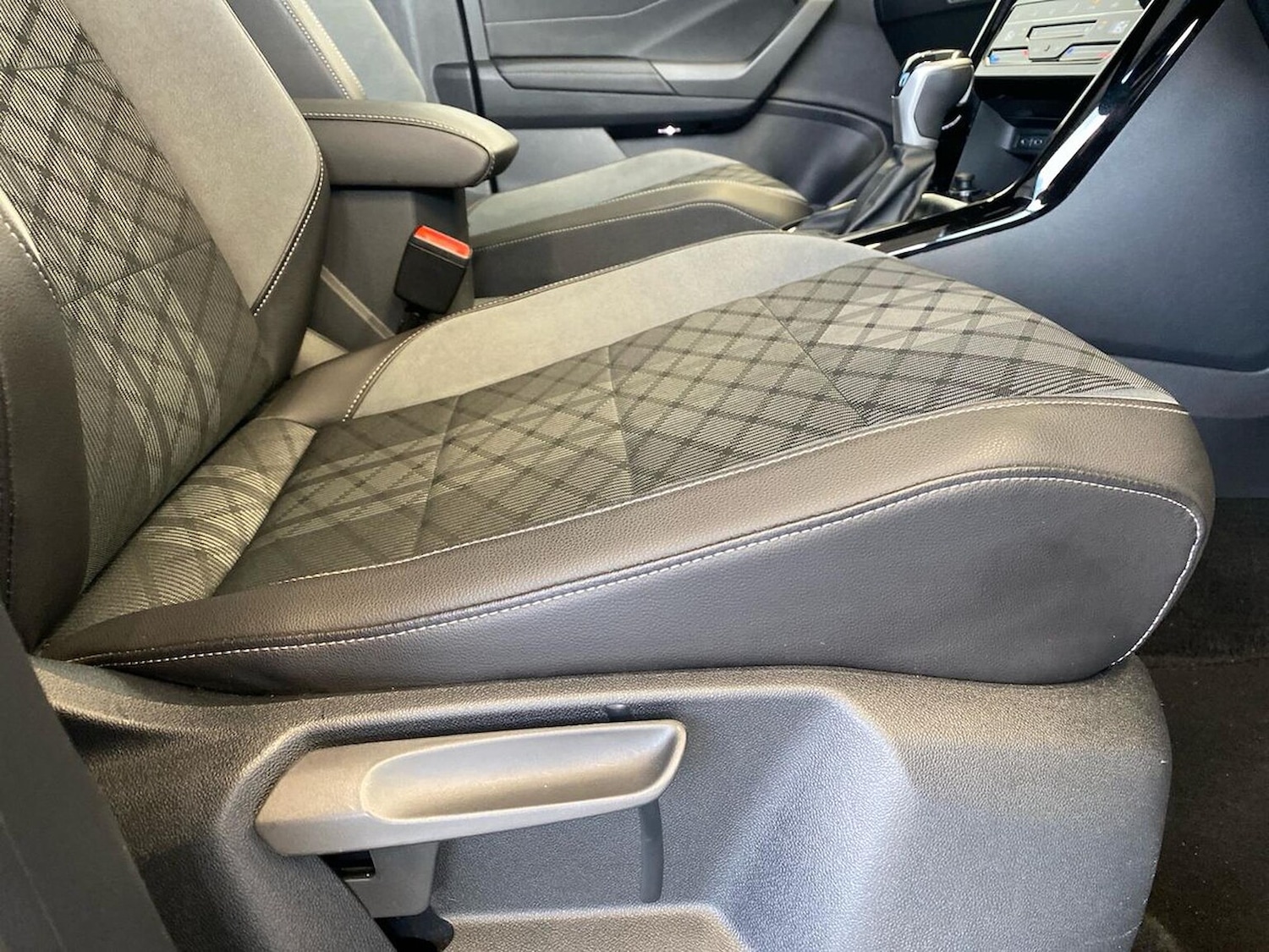 Used Volkswagen T-Roc 2022 for sale - 76396885: Photo 30