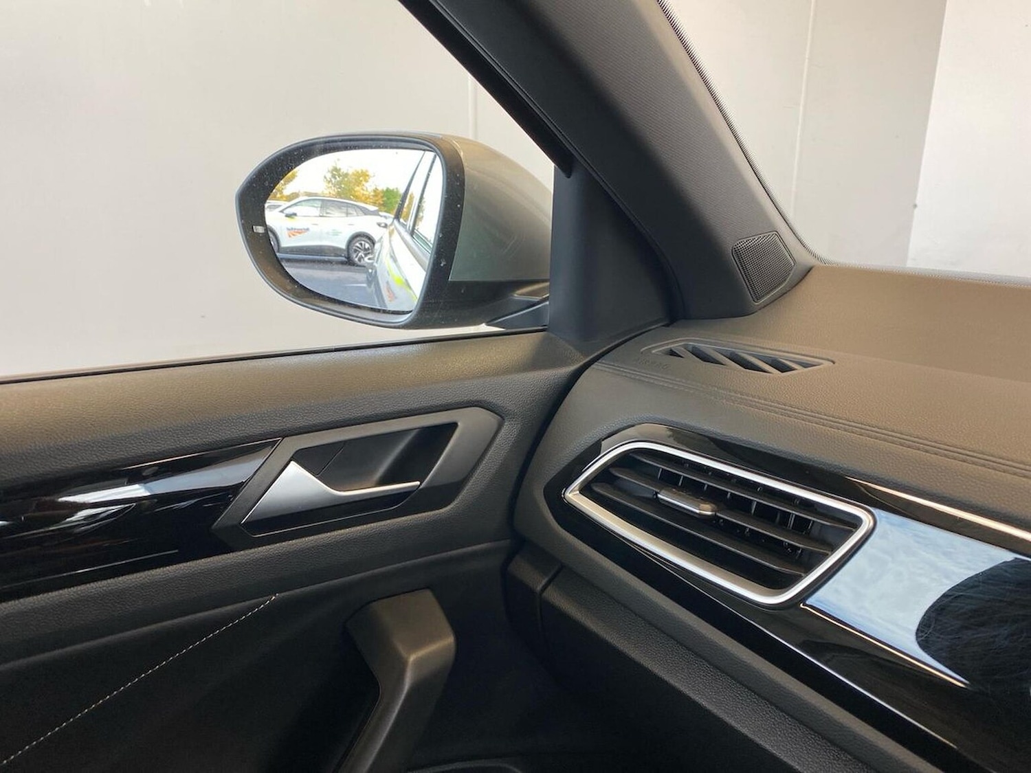 Used Volkswagen T-Roc 2022 for sale - 76396885: Photo 31