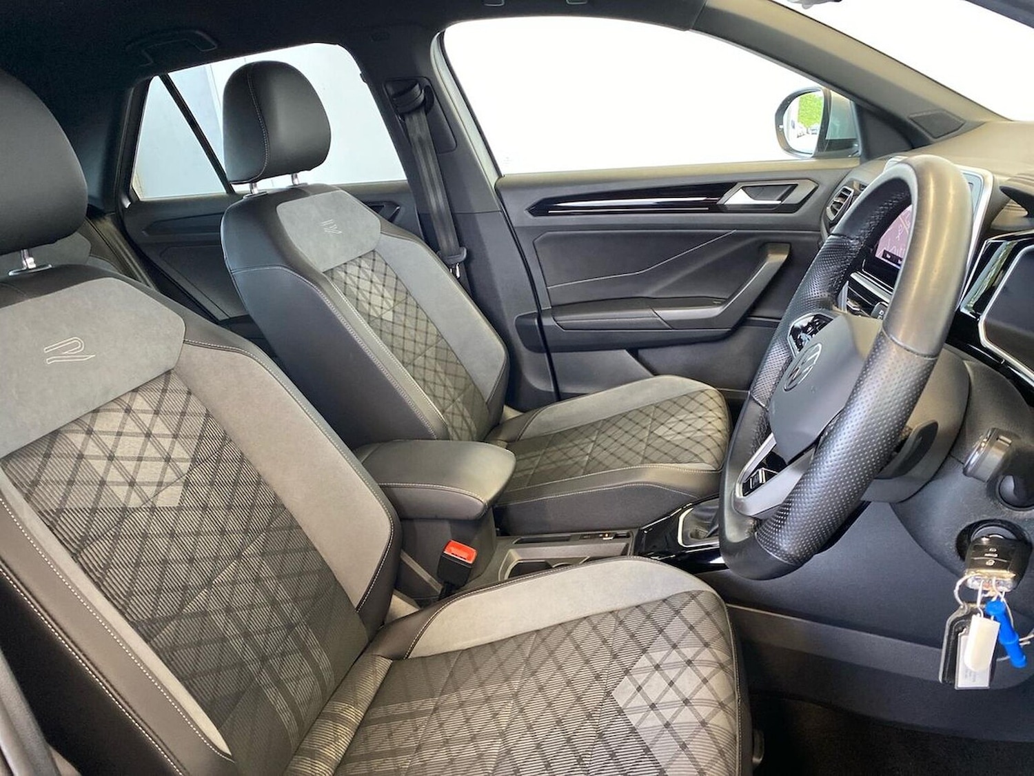 Used Volkswagen T-Roc 2022 for sale - 76396885: Photo 32