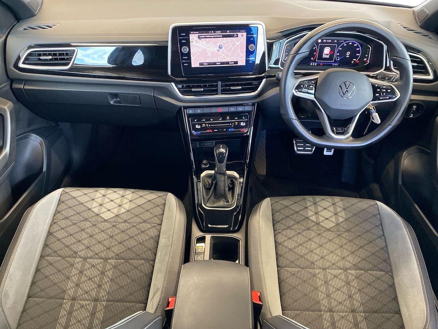 Used Volkswagen T-Roc 2022 for sale - 76396885: Photo 8