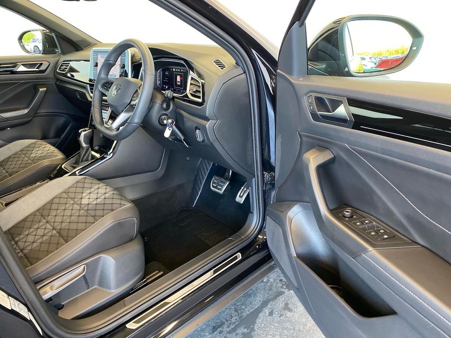 Used Volkswagen T-Roc 2025 for sale - 76682554: Photo 21