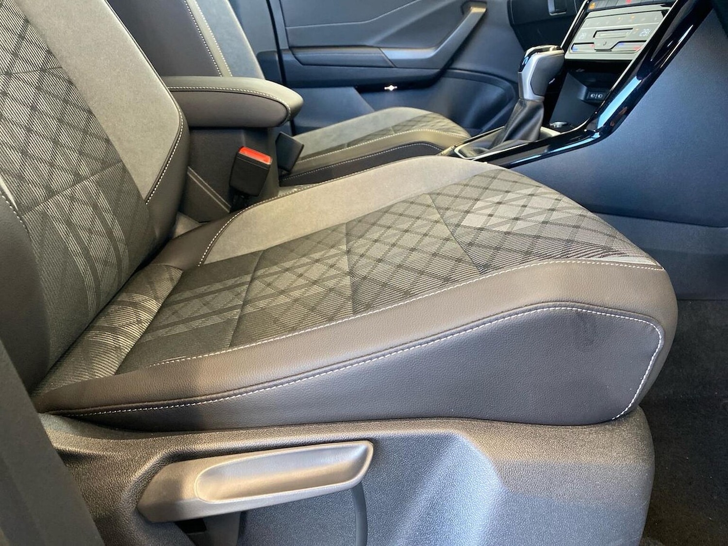 Used Volkswagen T-Roc 2025 for sale - 76682554: Photo 30