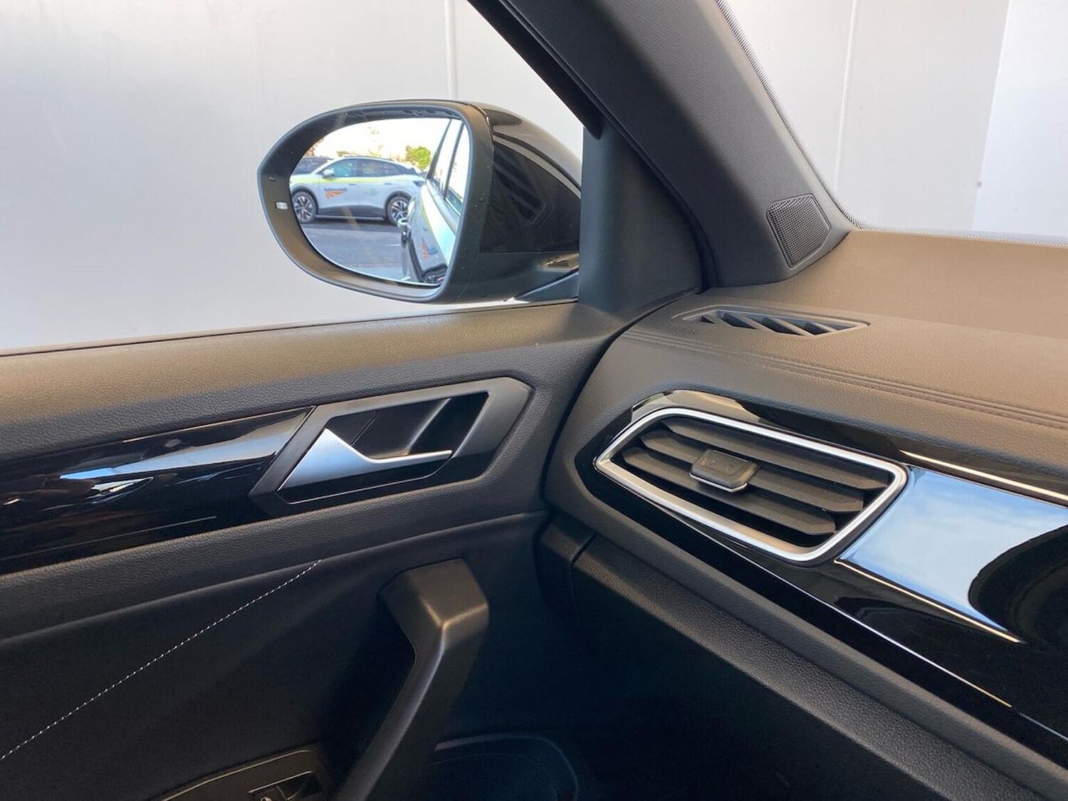 Used Volkswagen T-Roc 2025 for sale - 76682554: Photo 31