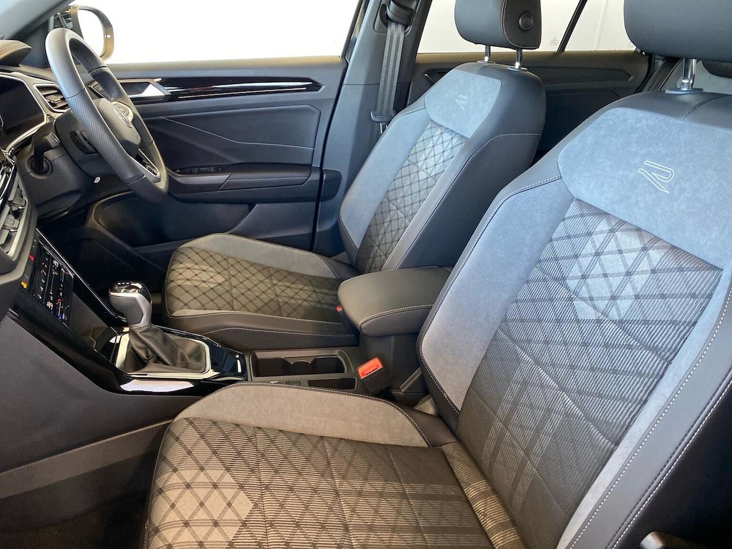 Used Volkswagen T-Roc 2025 for sale - 76682554: Photo 39