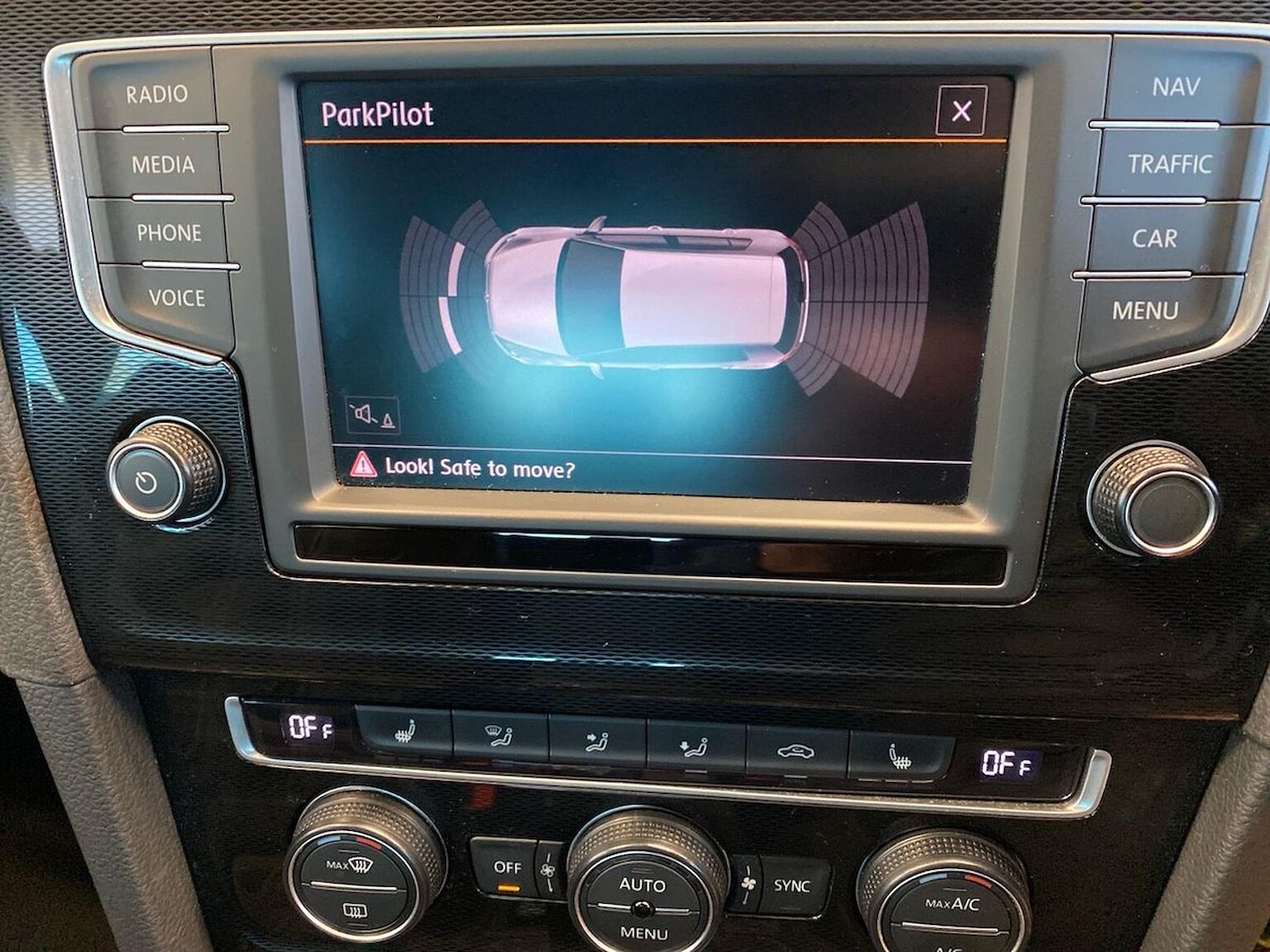 Used Volkswagen Golf 2016 for sale - 76643546: Photo 23