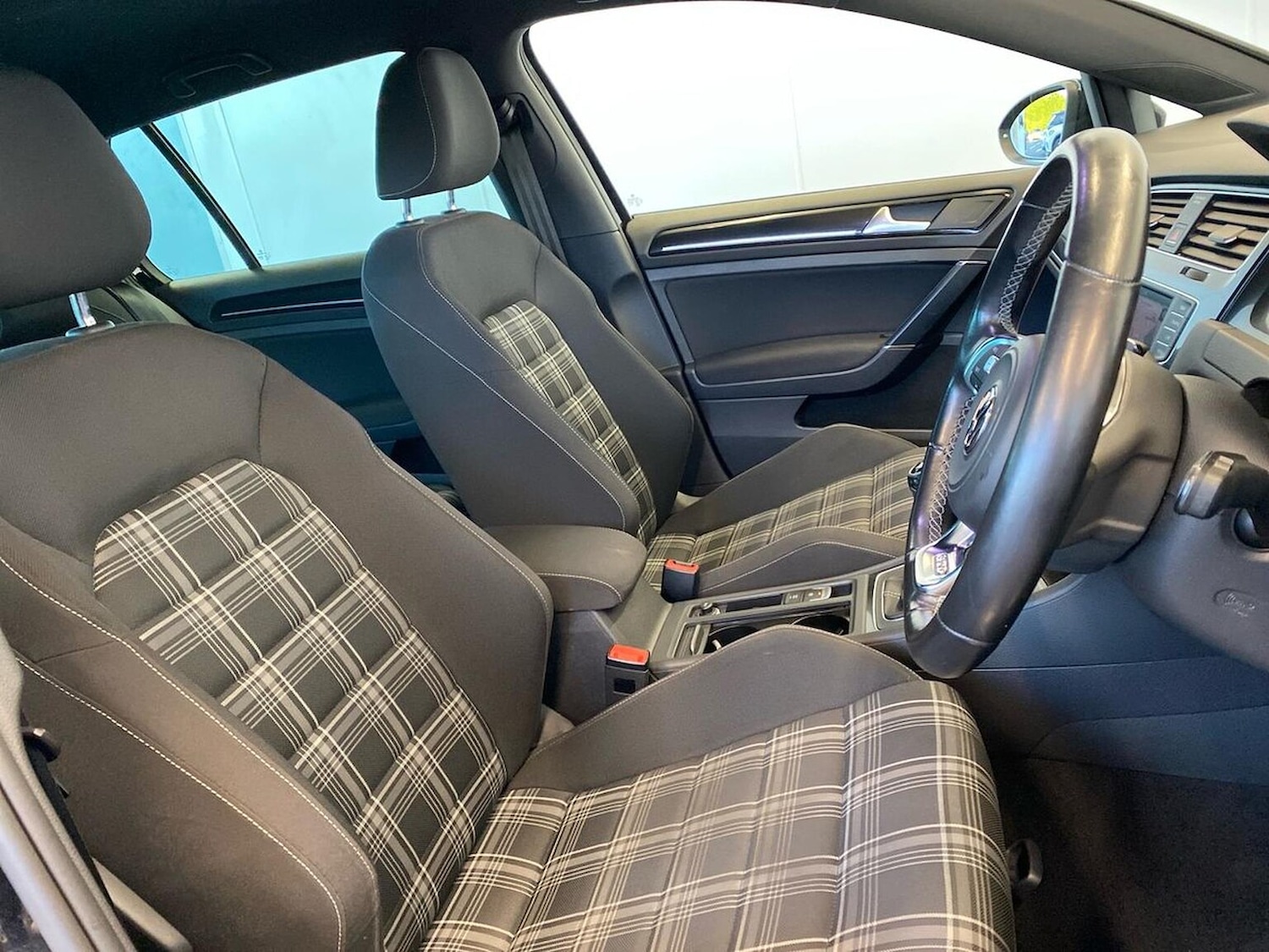 Used Volkswagen Golf 2016 for sale - 76643546: Photo 32