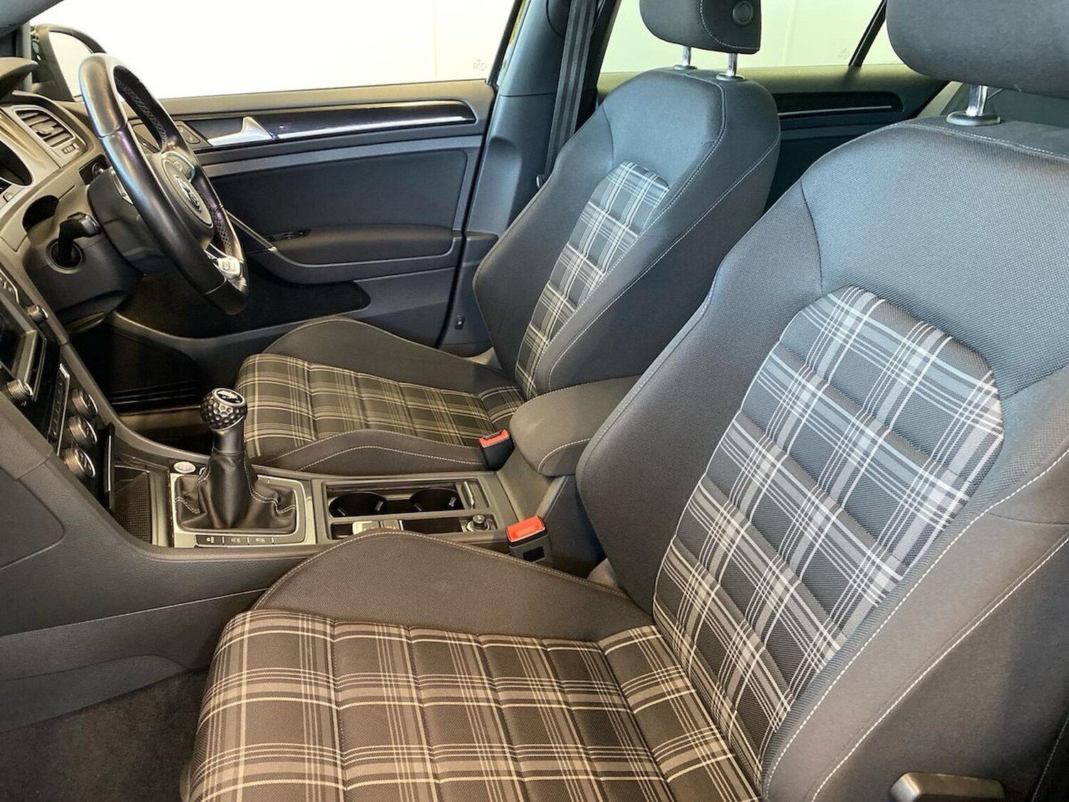 Used Volkswagen Golf 2016 for sale - 76643546: Photo 40