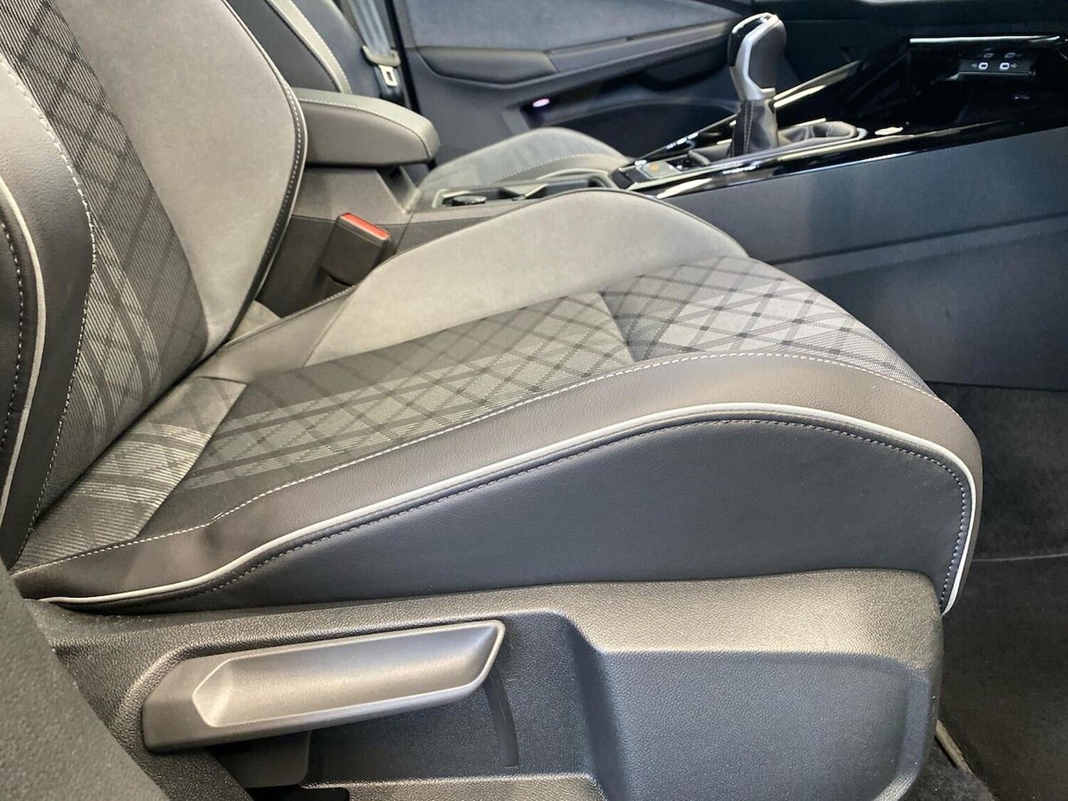 Used Volkswagen Golf 2023 for sale - 76543059: Photo 30