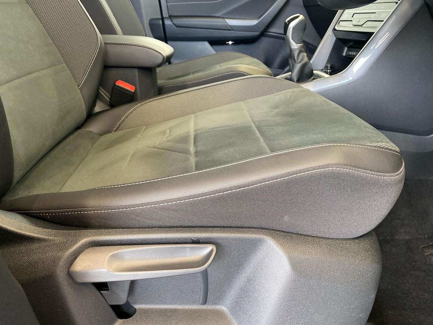 Used Volkswagen T-Roc 2024 for sale - 75994958: Photo 30