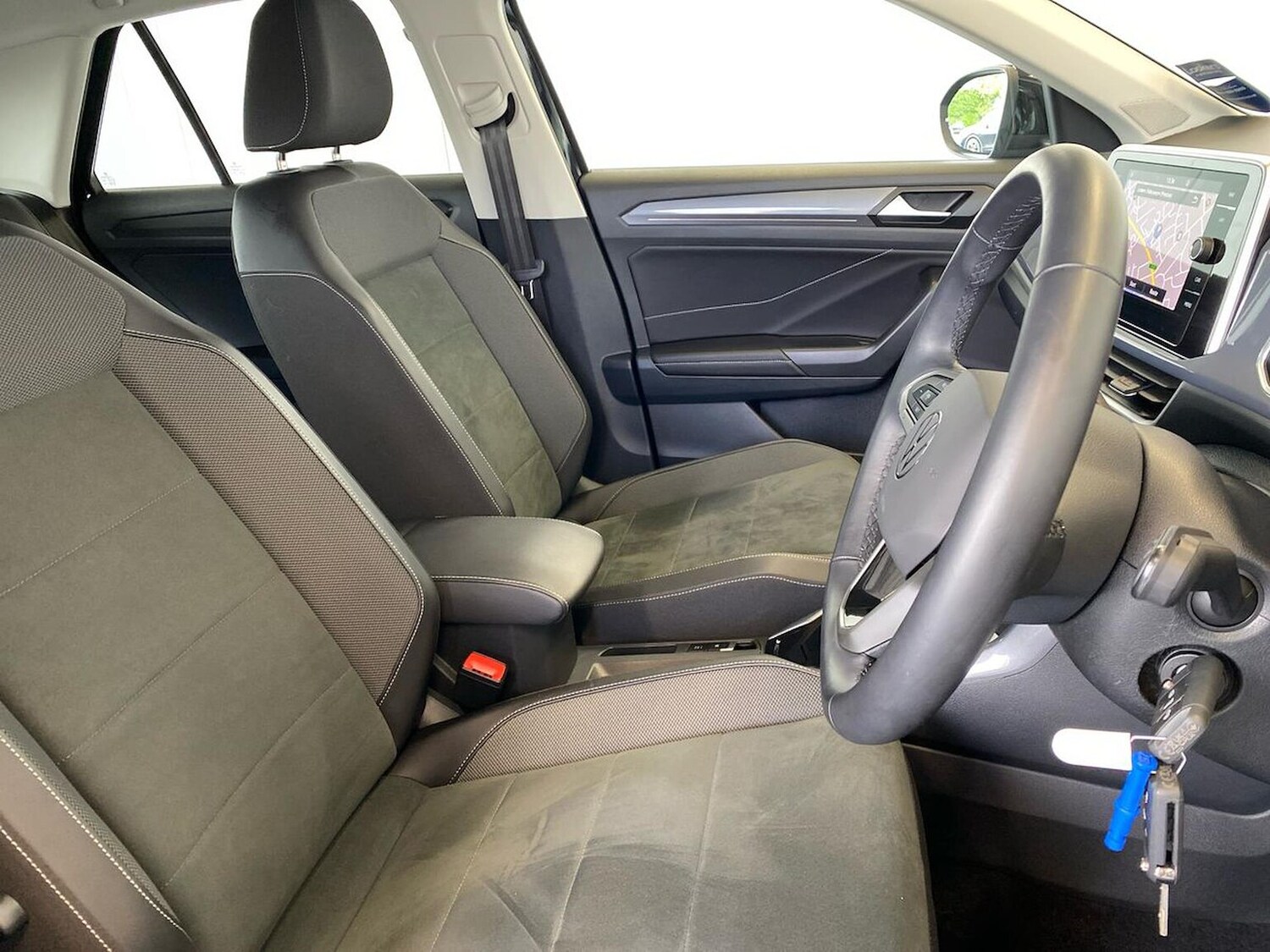 Used Volkswagen T-Roc 2024 for sale - 75994958: Photo 32