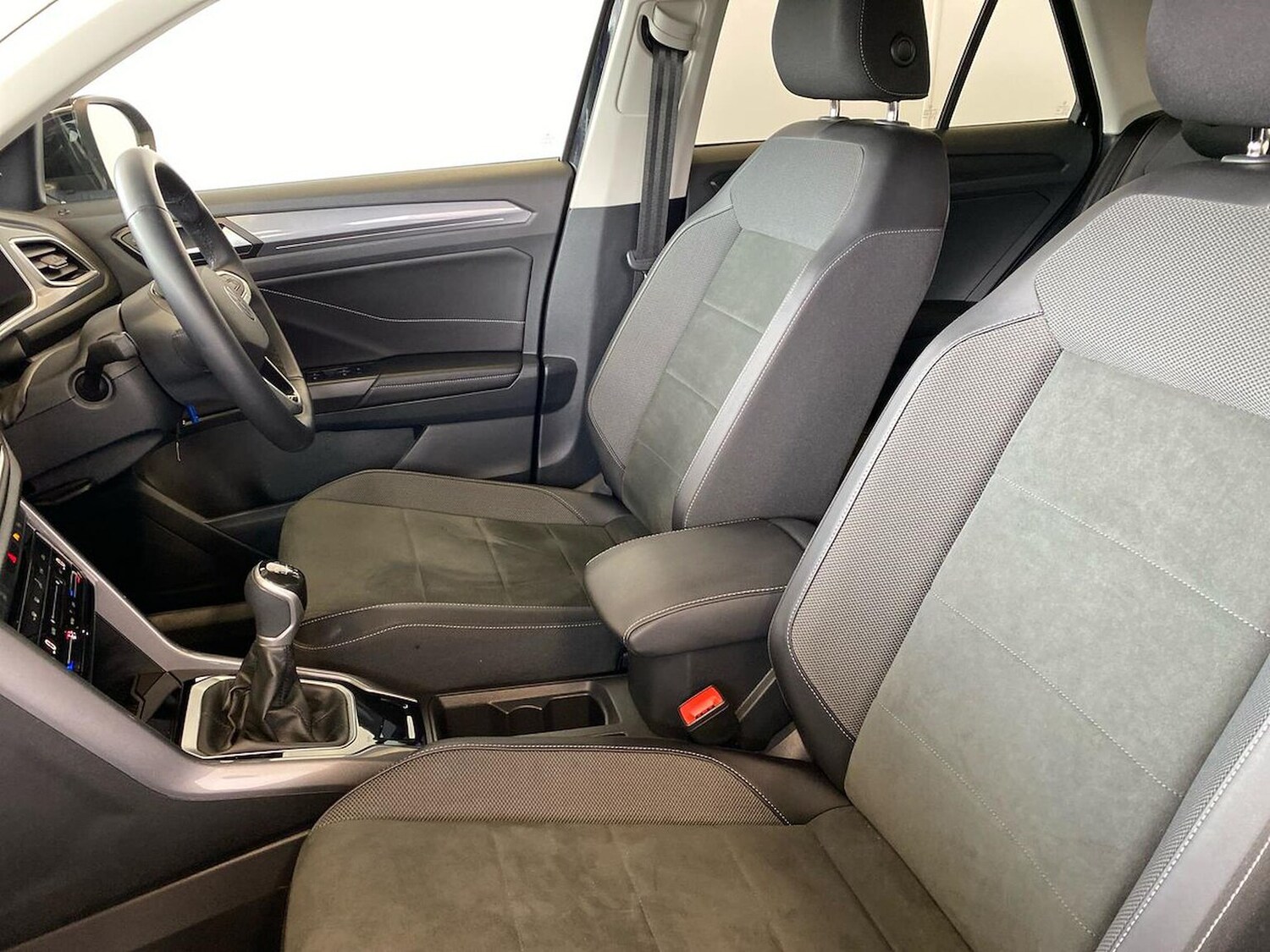 Used Volkswagen T-Roc 2024 for sale - 75994958: Photo 39