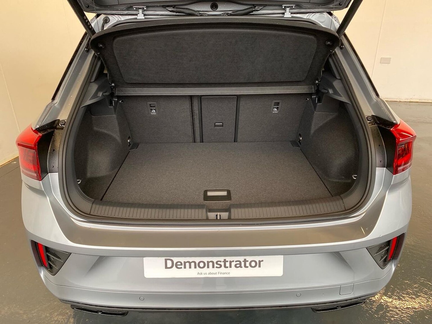 Used Volkswagen T-Roc 2025 for sale - 77632529: Photo 17