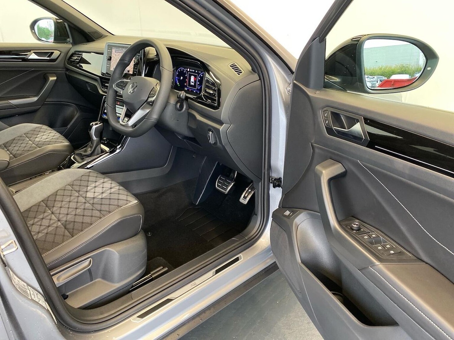 Used Volkswagen T-Roc 2025 for sale - 77632529: Photo 21