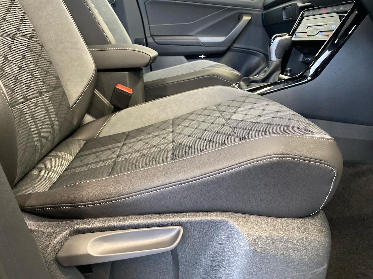 Used Volkswagen T-Roc 2025 for sale - 77632529: Photo 30