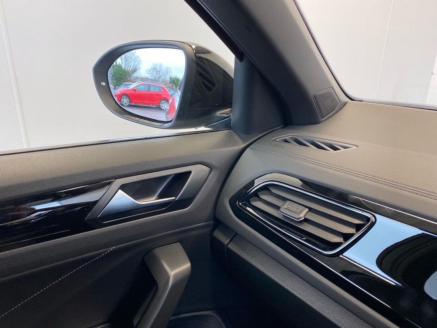 Used Volkswagen T-Roc 2025 for sale - 77632529: Photo 31