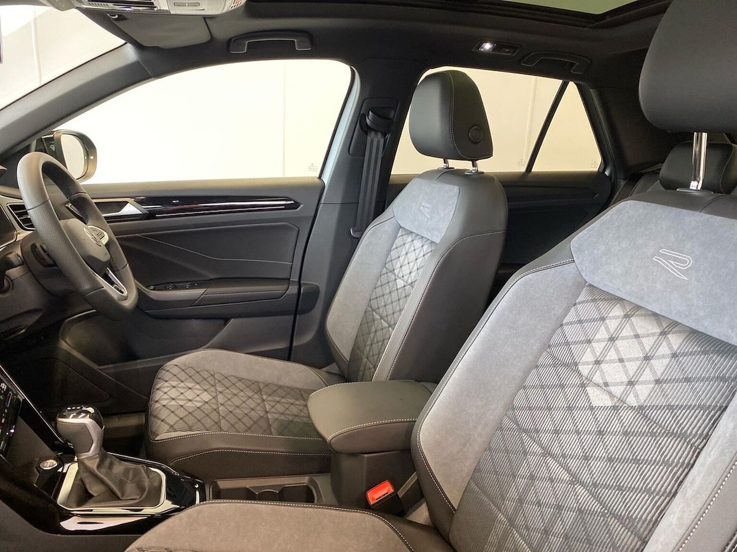 Used Volkswagen T-Roc 2025 for sale - 77632529: Photo 39