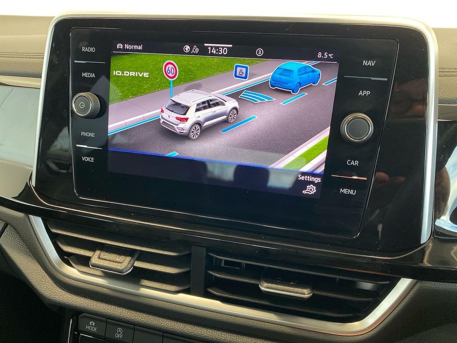 Used Volkswagen T-Roc 2025 for sale - 76694604: Photo 11