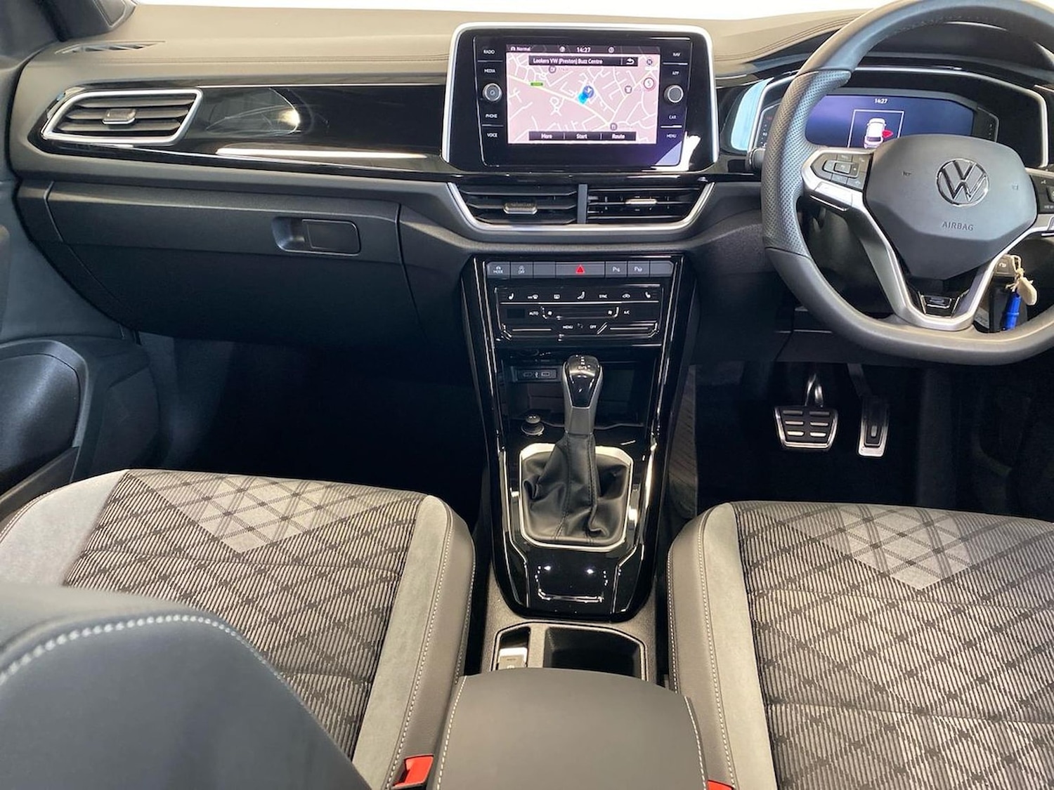 Used Volkswagen T-Roc 2025 for sale - 76694604: Photo 12