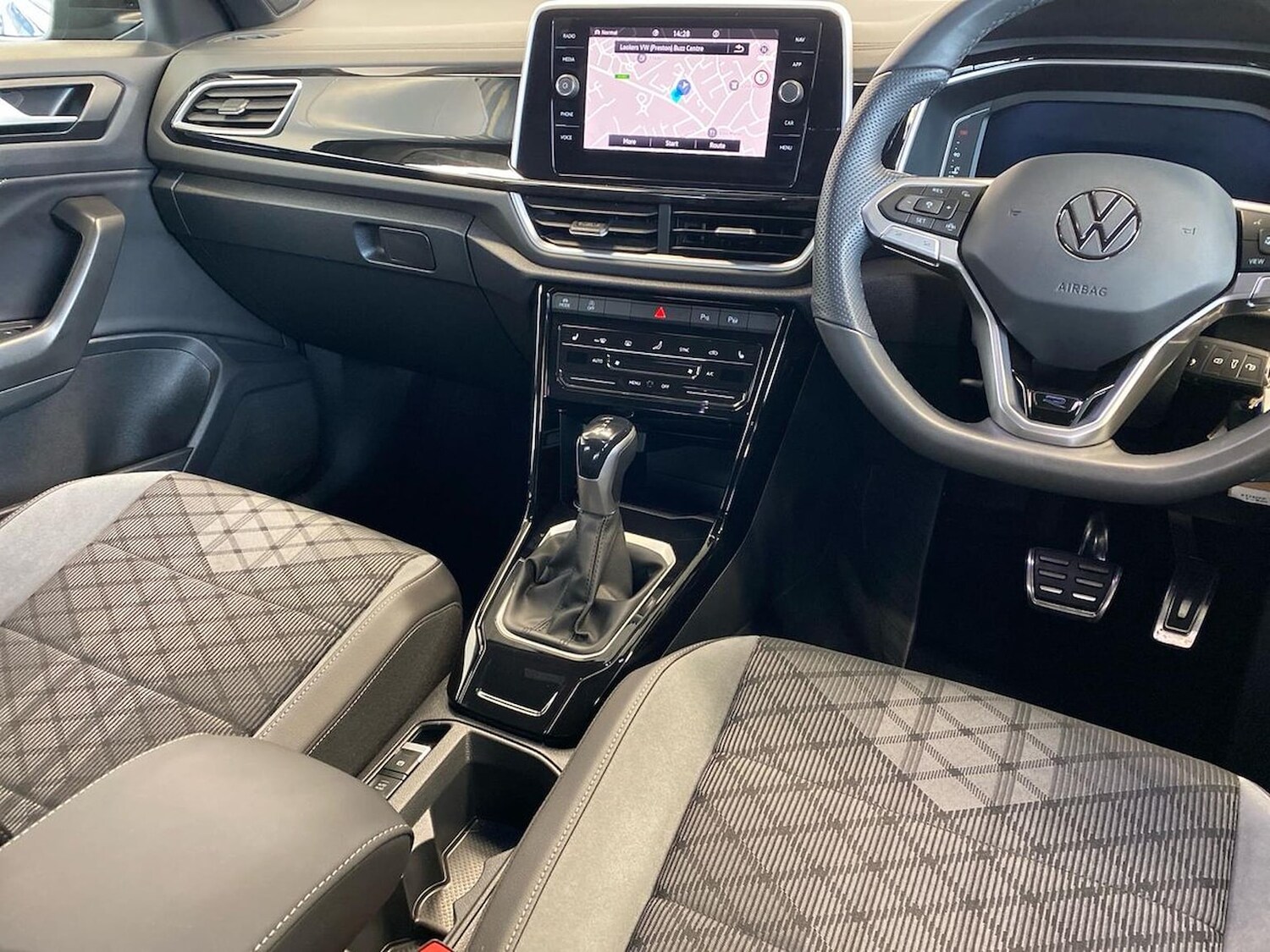 Used Volkswagen T-Roc 2025 for sale - 76694604: Photo 13