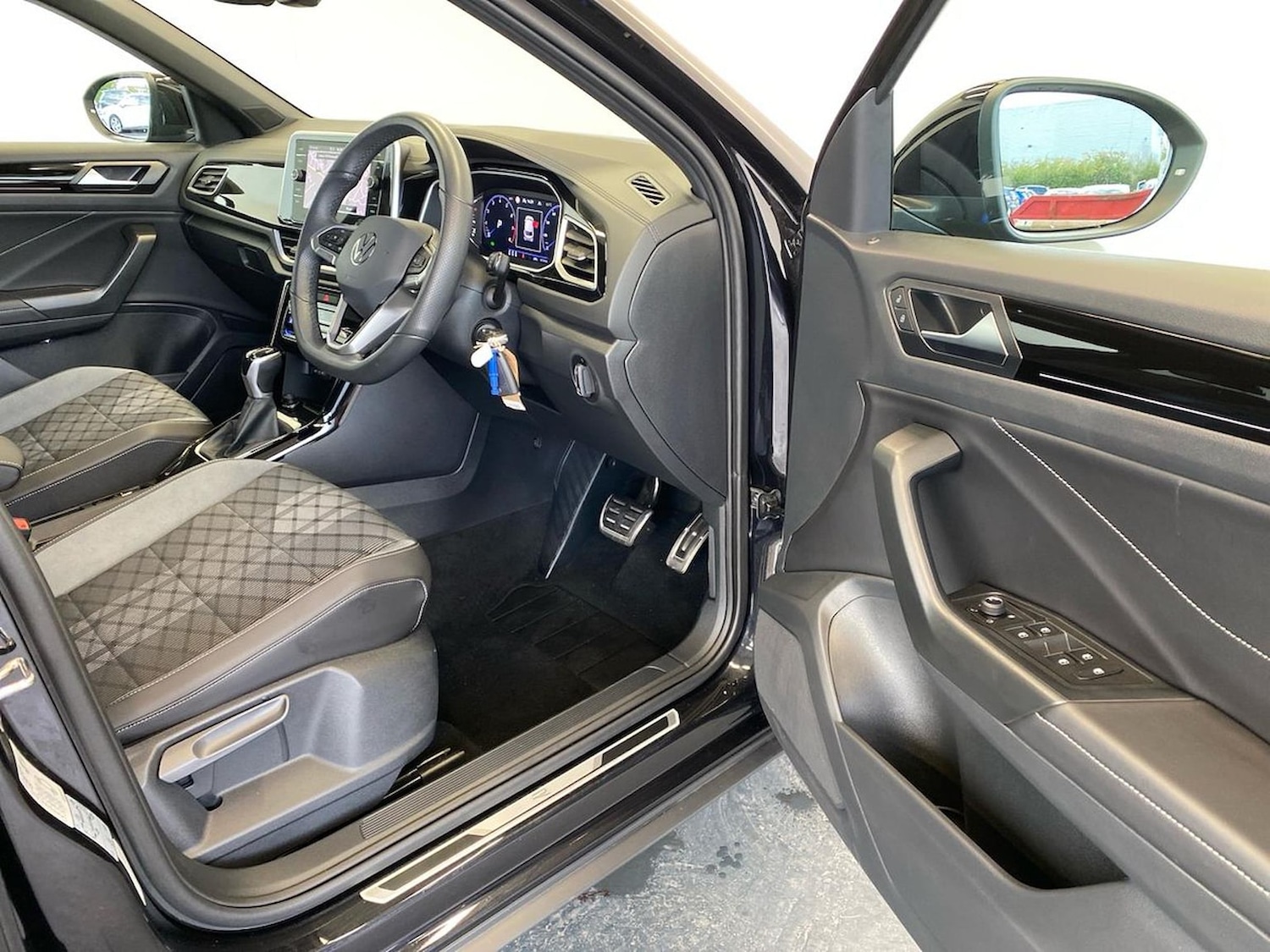 Used Volkswagen T-Roc 2025 for sale - 76694604: Photo 21