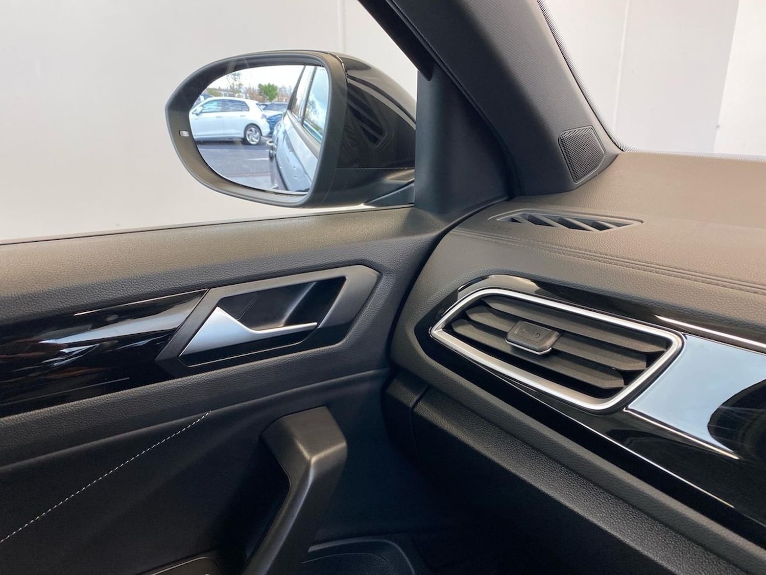 Used Volkswagen T-Roc 2025 for sale - 76694604: Photo 31