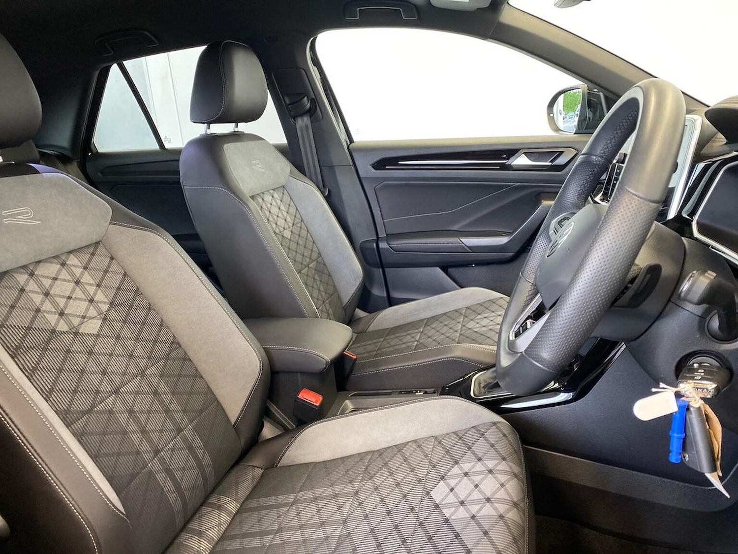 Used Volkswagen T-Roc 2025 for sale - 76694604: Photo 32